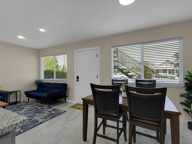 1104 F St #2 — Photo 4