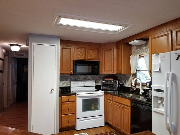2nd image of 777 Poinsettia St
