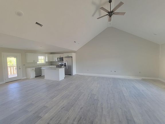 3rd image of 1008 Mission Dr