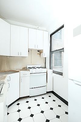 3rd image of 55 W 55th St APT 6b