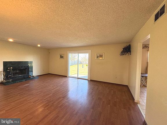 4th image of 2530 Klockner Rd