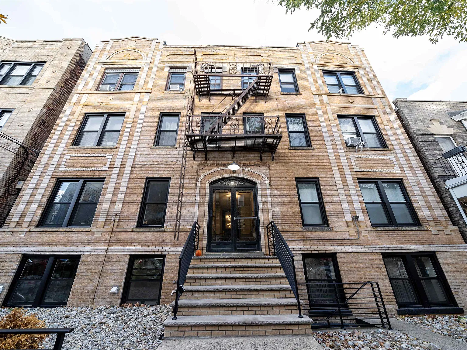 2 bed, 1.0 bath, $2,700 — Photo 1