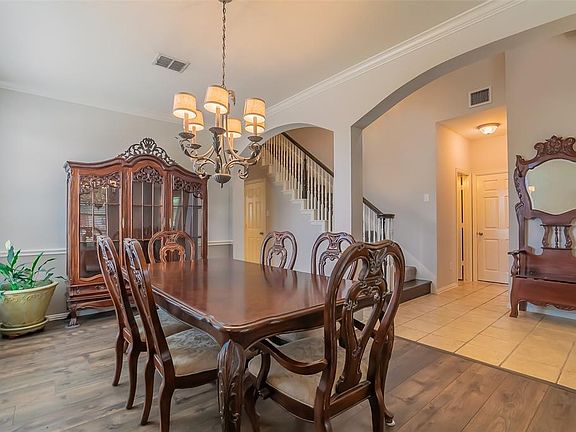 4th image of 2801 Surrey Oaks Ct