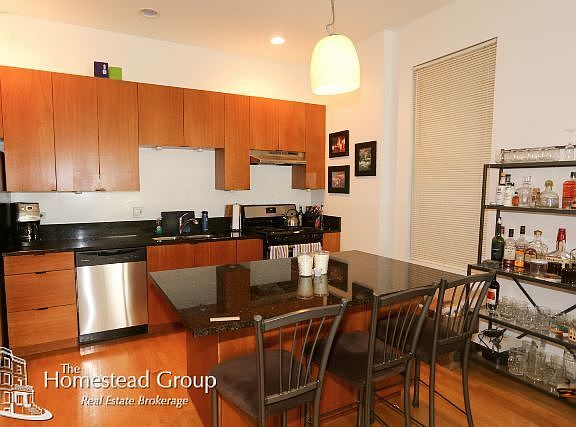 2nd image of 1407 N Wicker Park Ave #01