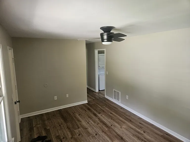604 Floyd St — Photo 2