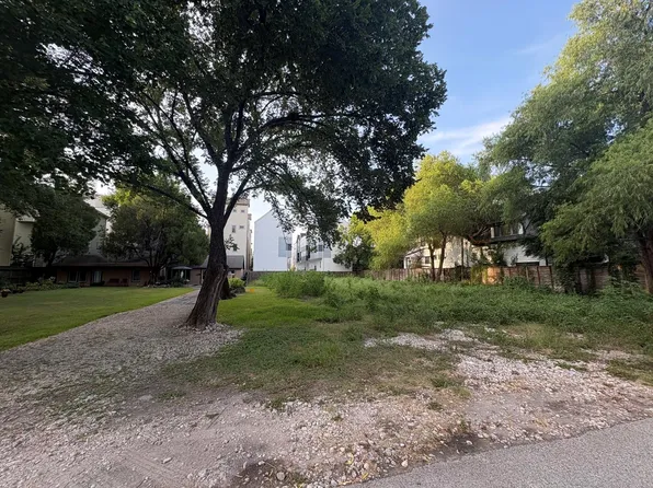 1121 W 15th 1/2 St, Houston, TX 77008