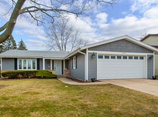 1109 S Cherrywood Dr, Mount Prospect, IL 60056