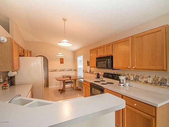 3rd image of 1113 White Oak Cir