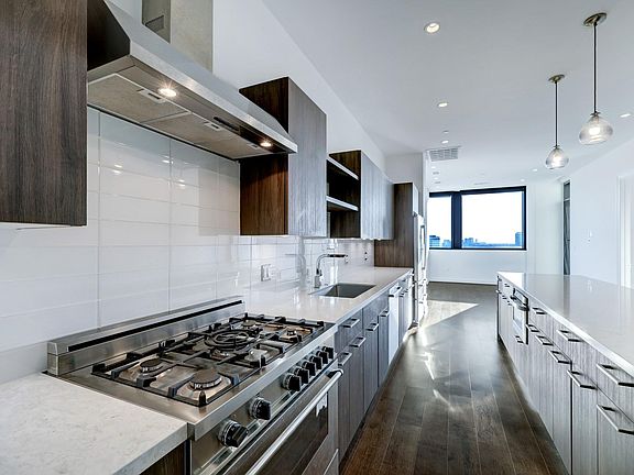 4th image of 1211 Caroline St #1604