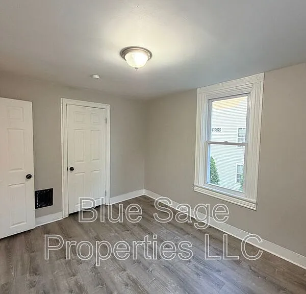 913 8th Ave — Photo 24
