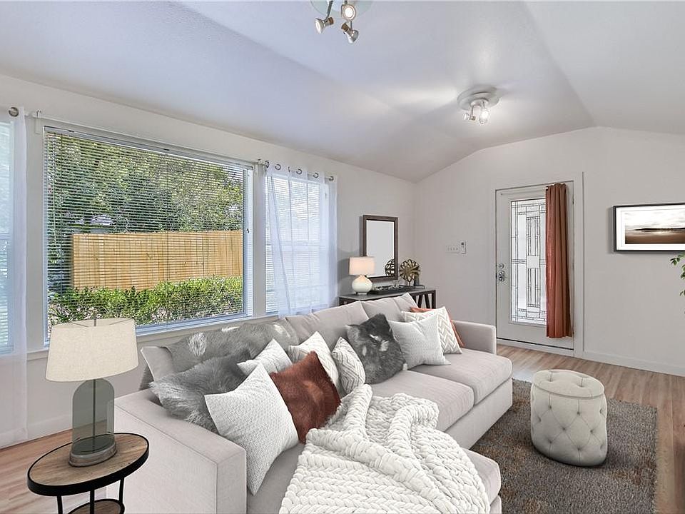 1st image of 1900 W Saint Johns Ave #2