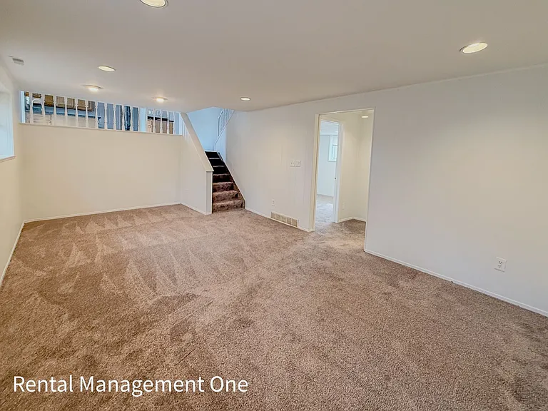 5604 Haymeadow Dr — Photo 16
