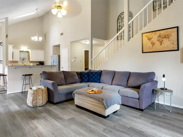 4604 Feathercrest Dr, Fort Worth, TX 76137