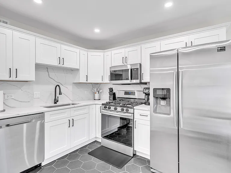 860 S Spring Rd — Photo 1
