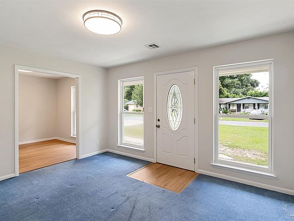 4th image of 1010 N 72nd Ave