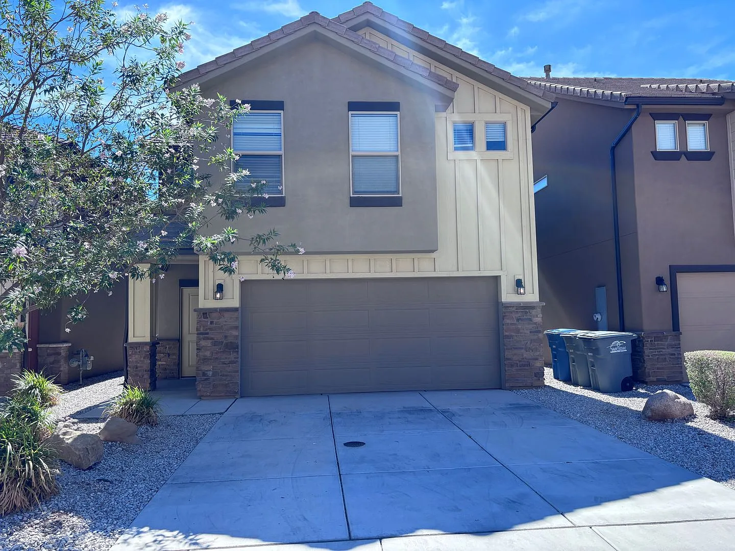 4 bed | 2 1/2 bath | 2 car garage in Desert Canyon with washer/dryer/fridge — Photo 1