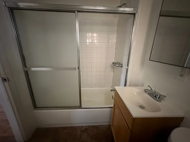 1033 Hoffman Ave #12 — Photo 44