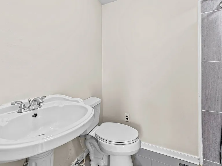Chamberlayne Ave — Photo 10