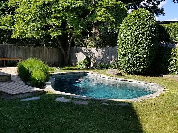 3rd image of 26 Pleasant Dr