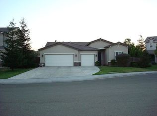 2853 15th Ct, Kingsburg, CA 93631