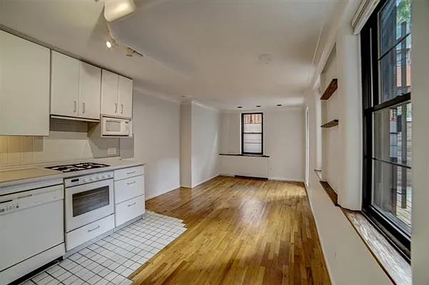 Sold by Redfin Real Estate | media 8