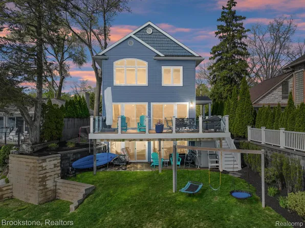 7503 Locklin, West Bloomfield, MI 48324