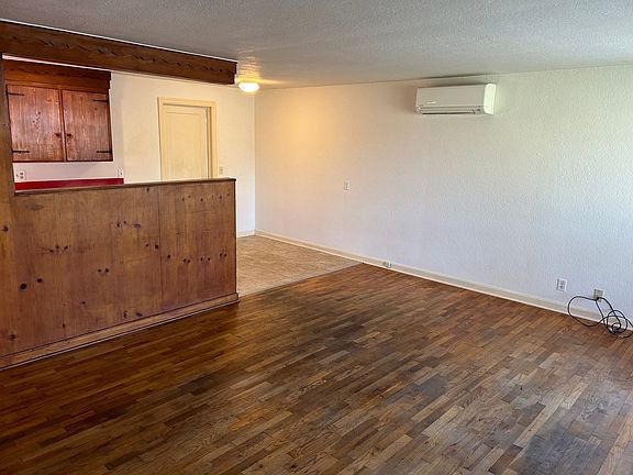 5th image of 1209 Coburg Rd