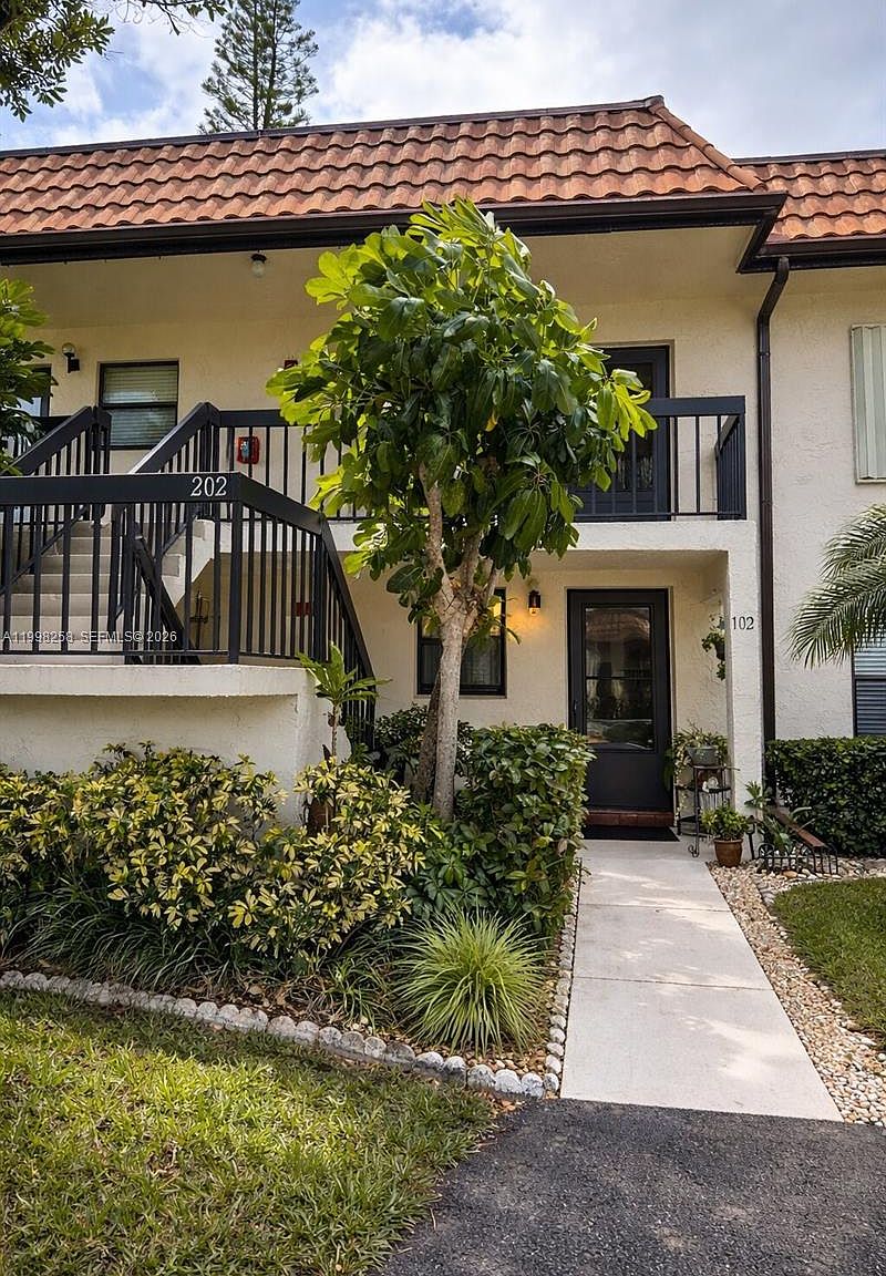 7269 Golf Colony Ct APT 202
