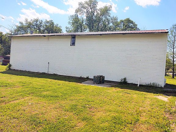 3rd image of 288 E Illinois Ave