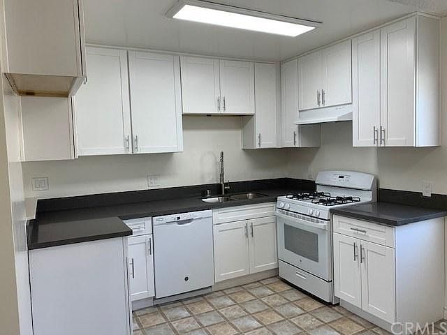 1st image of 1908 Gardena Ave #15