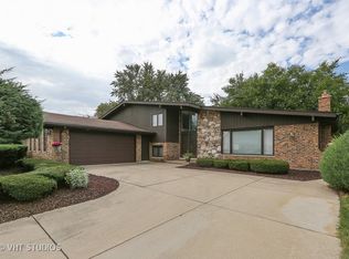 7518 Comstock Ln, Darien, IL