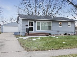 985 Orchard Rd, Marion, IA 52302