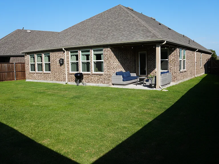2504 Melrose Dr — Photo 34