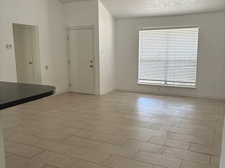 13827 Flagstone Dr — Photo 6