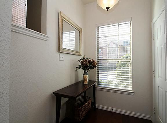 2nd image of 1939 Lantana Ln