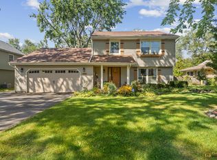 486 Hiawatha Dr, Carol Stream, IL 60188