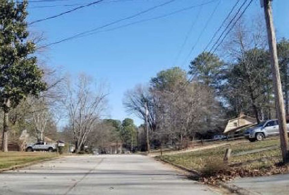Exterior Neighborhood (street photo)
