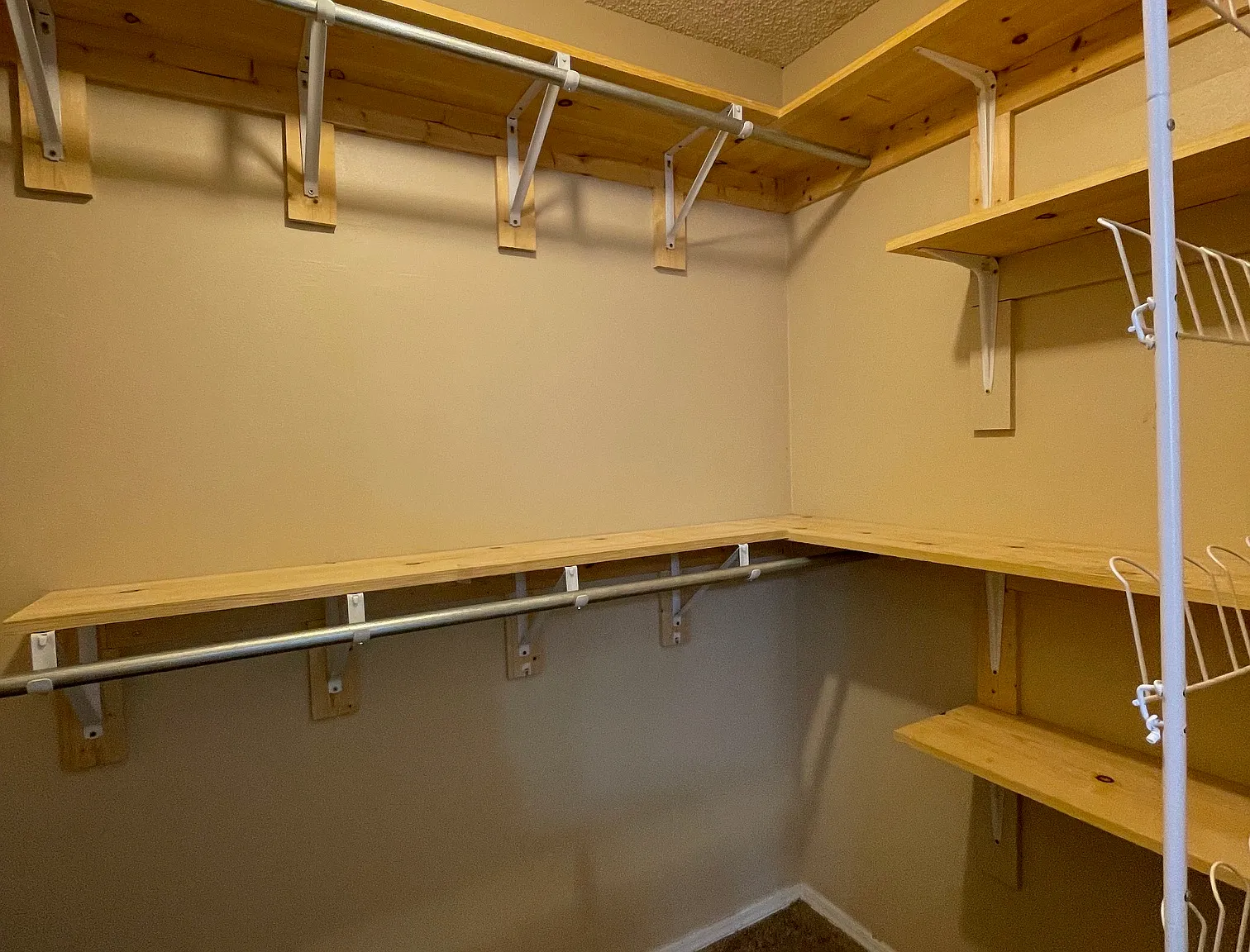 1302 Spriggs Ct — Photo 4