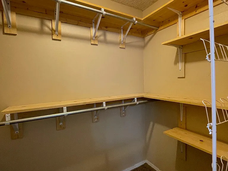 1302 Spriggs Ct — Photo 4
