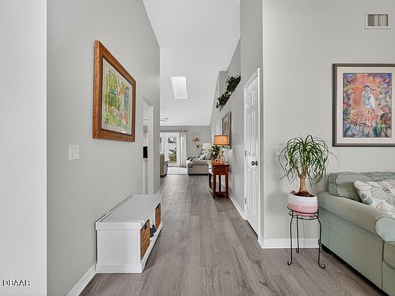 4th image of 1349 N Wembley Cir