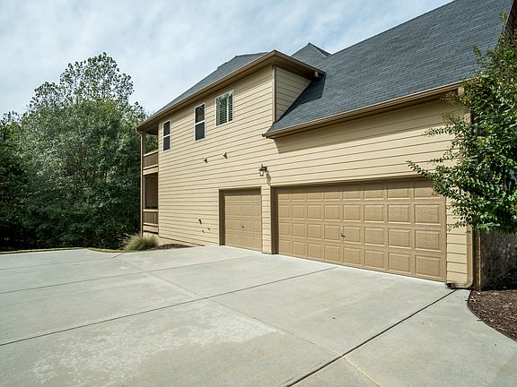 3rd image of 409 Olde Heritage Cir