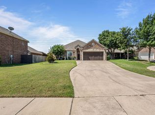 8409 Estandarte Ct, Benbrook, TX 76126