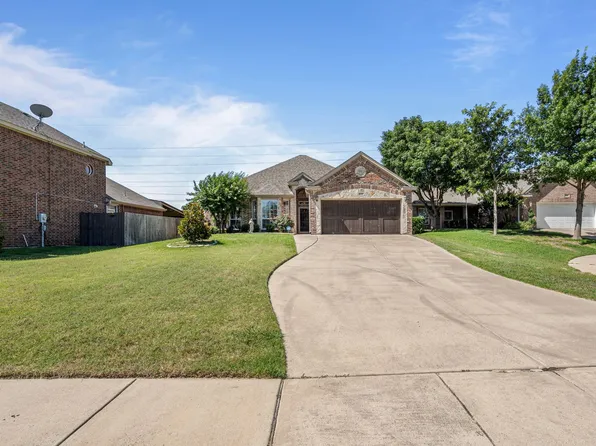 8409 Estandarte Ct, Benbrook, TX 76126