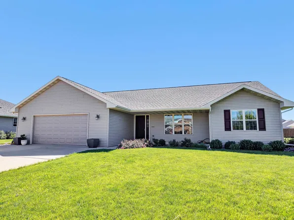 2685 Boxwood Cir, De Pere, WI 54115