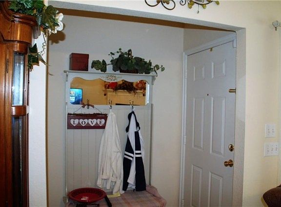 3rd image of 221 SW 92nd St