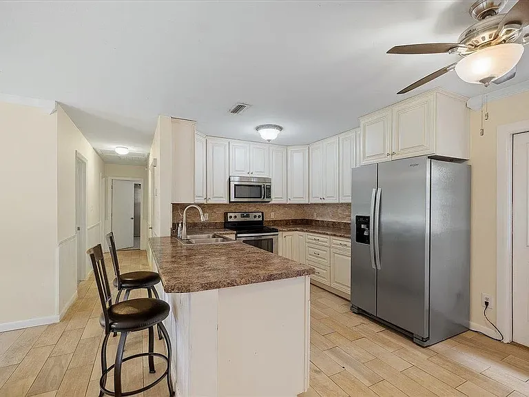 2136 Harriet Dr — Photo 5