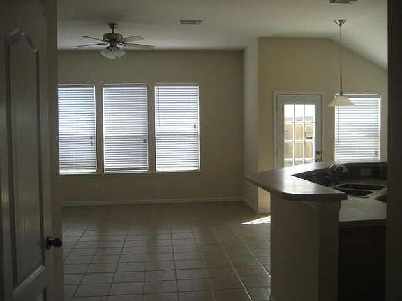 4th image of 1827 Caldbeck Ln