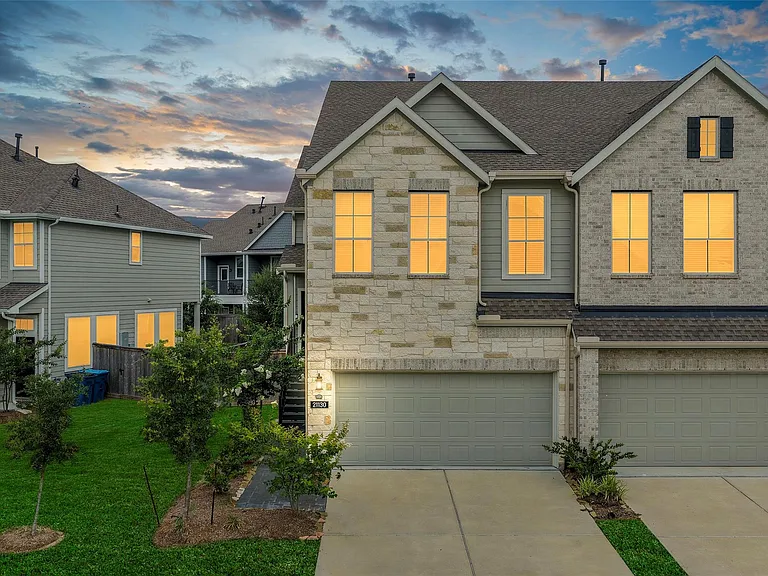 21130 Medina River Dr — Photo 31