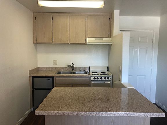 5th image of 2927 4th Ave #303