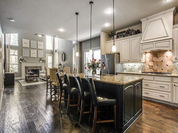 4th image of 6917 Portobello Dr